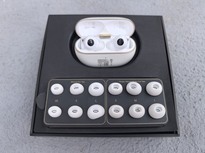 Huawei FreeBuds Pro 4 com pontas de silicone e pontas de espuma