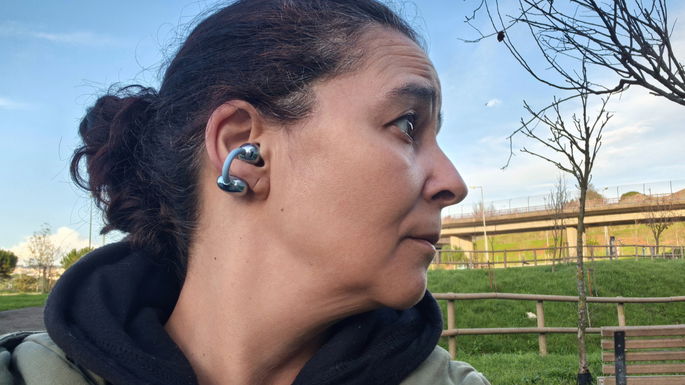 Huawei FreeClip 2 no ouvido