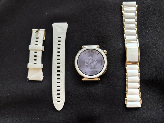 Huawei Watch GT 5 Pro com duas braceletes