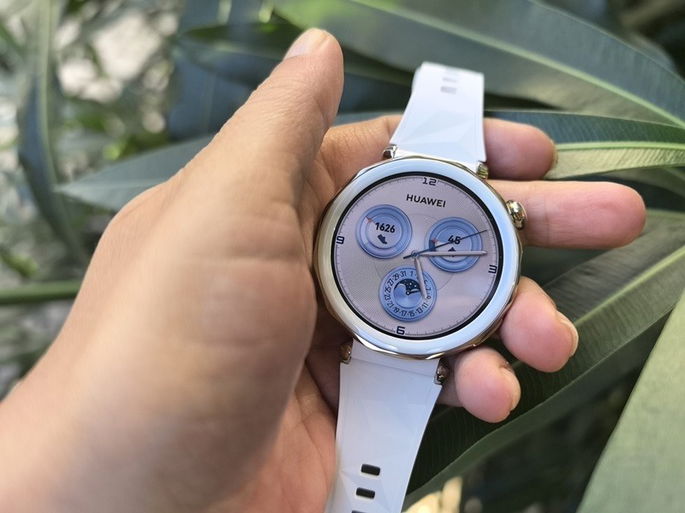 Huawei Watch GT 5 Pro fundo verde