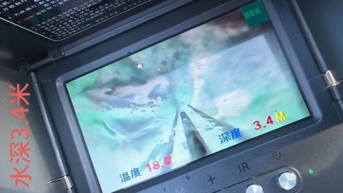 Huawei Mate 80 submerso