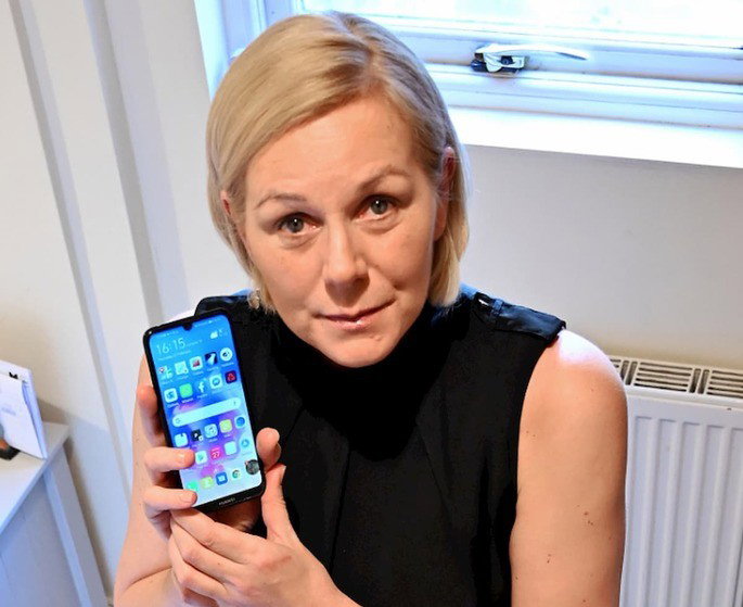 A longa bateria de um smartphone Huawei salvou a vida desta mulher!