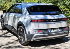 Conduzimos o Hyundai IONIQ 5: o carro elétrico que humilha o teu telemóvel a carregar