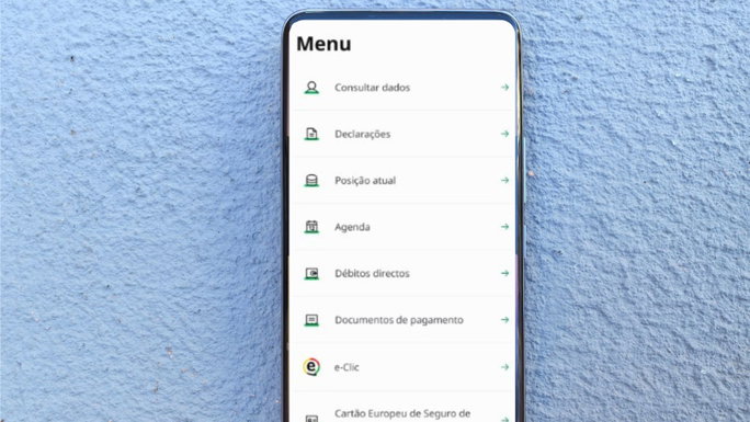 imagem da app segurança social num telefone
