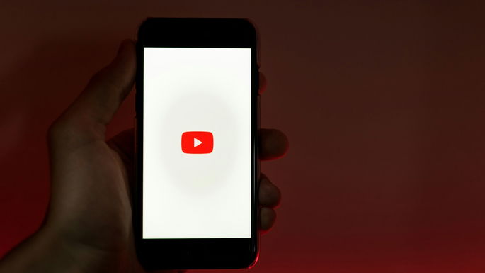 Imagem do YouTube num smartphone