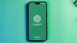 Como será o telemóvel do futuro? A OpenAI tem a resposta