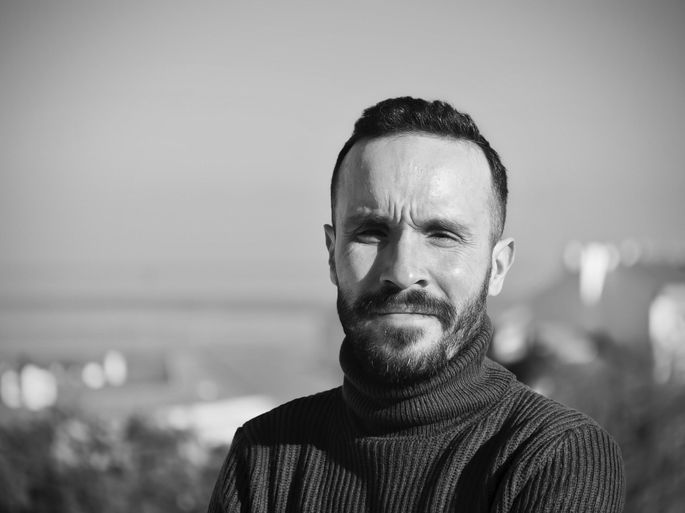 Câmara frontal, modo retrato, preto e branco