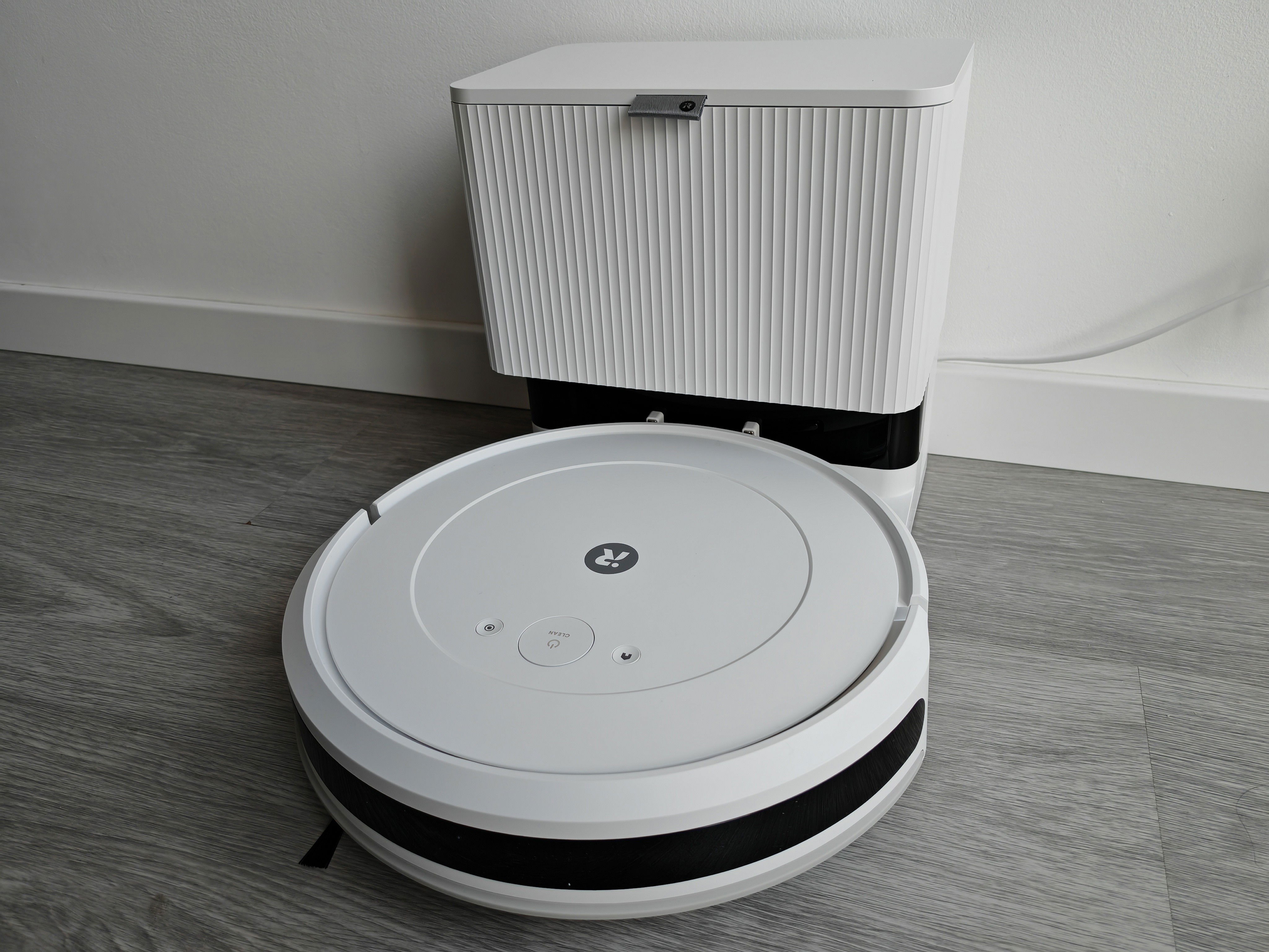 Roomba Combo 2 Essential + base AutoEmpty review: uma escolha
