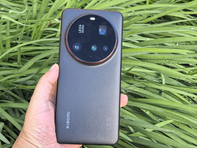 Xiaomi 15 Ultra destaque relva