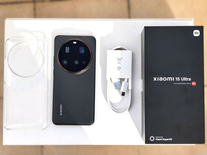 Xiaomi 15 Ultra unboxing