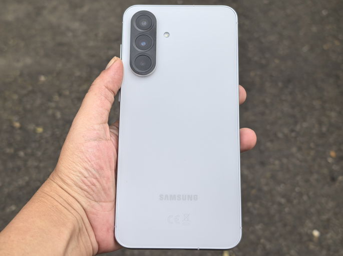 Samsung Galaxy A56 fundo escuro