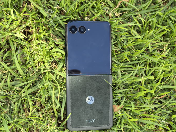 Motorola Razr 60 Ultra aberto design