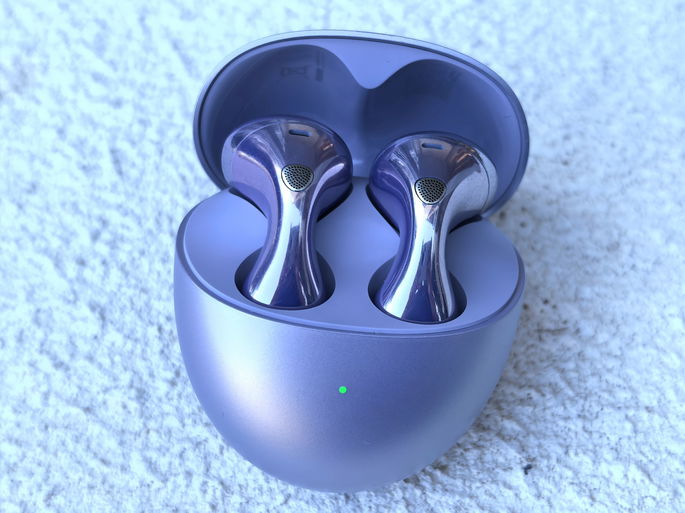 Huawei FreeBuds 6 design aberto