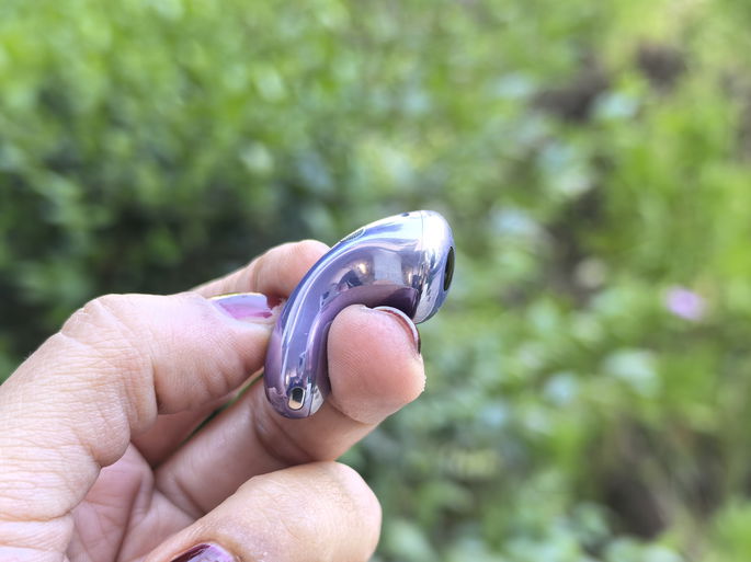 Huawei FreeBuds 6 auricular na mão