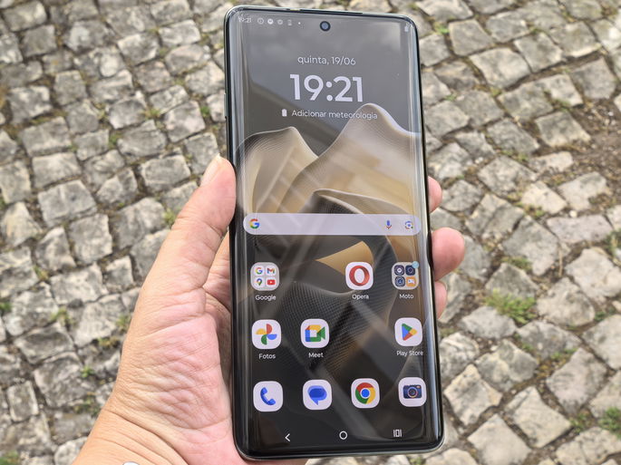 Motorola Edge 60 Pro ecrã ao ar livre