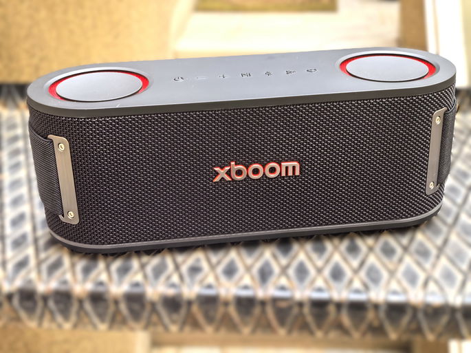 LG xboom Bounce exterior