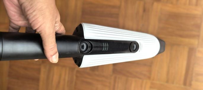 Vorwerk kobold VM7 a aspirar chão