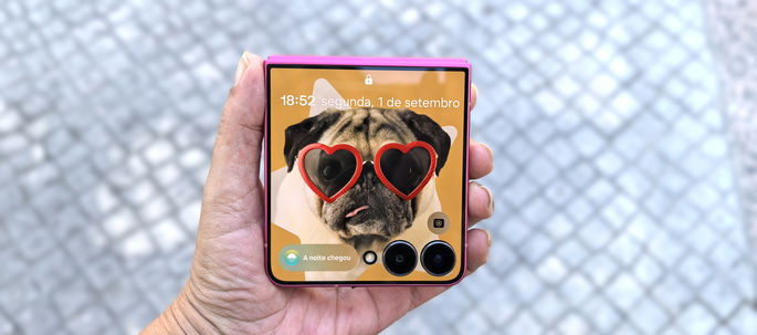 Samsung Galaxy Z Flip7 ecrã exterior