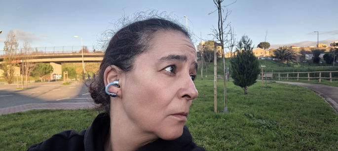 Huawei FreeClip 2 em uso na rua