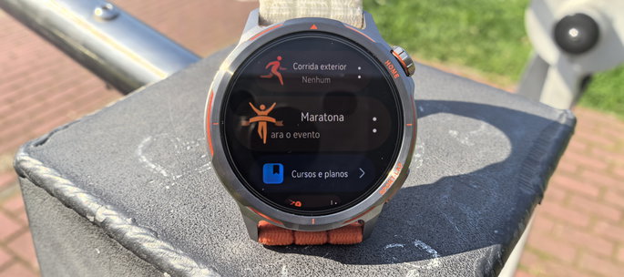 Huawei Watch GT Runner 2 recursos em cima de equipamento
