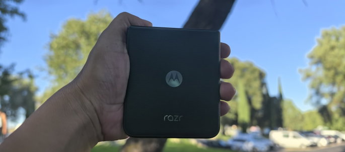 Motorola Razr 70 Plus fechado