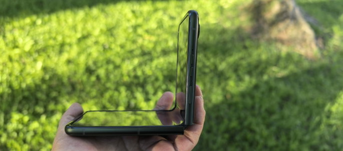 Motorola Razr 70 Plus perfil