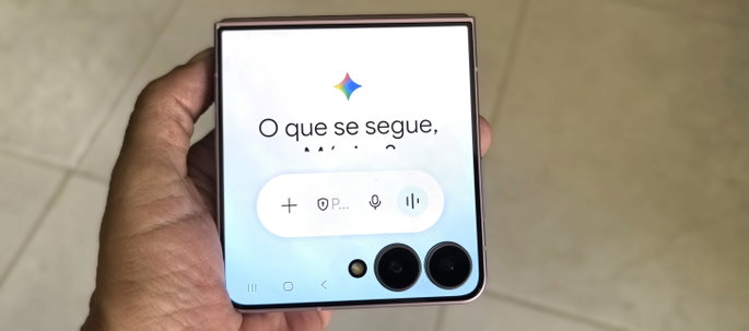 Samsung Galaxy Flip8 FlexWindow