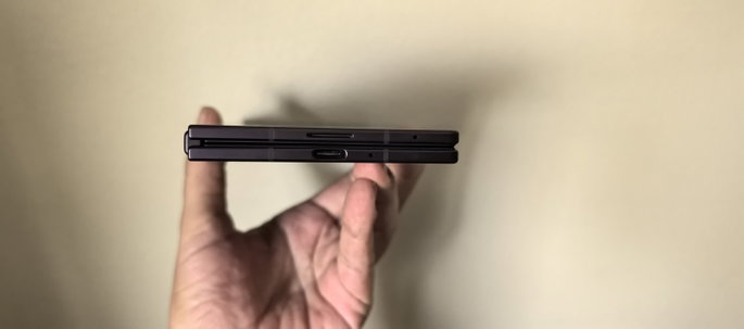 Samsung Galaxy Z Fold8 Ultra entrada USB