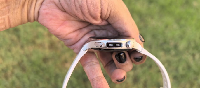 Huawei Watch 6 na m&atilde;o
