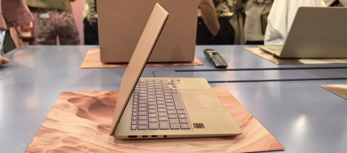 Asus Zenbook 14 perfil