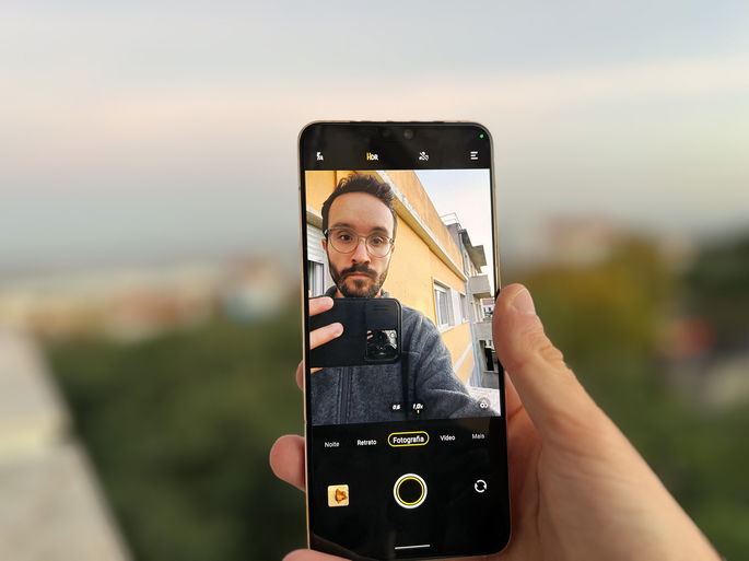 Selfie tirada com o Vivo V23 5G