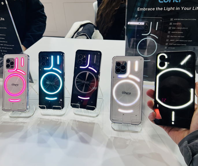 Unihertz Luna é o clone do Nothing Phone (1)