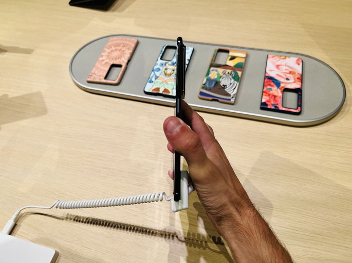 Honor Magic V2 aberto