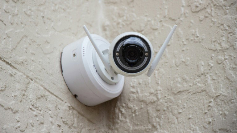 Câmaras de vigilância em casa: O que podes ou não filmar em Portugal?