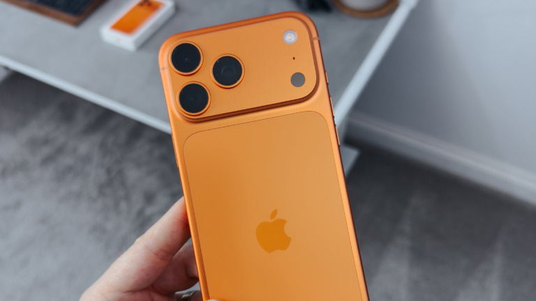 iPhone 17 Pro vai ter um telemóvel-clone... e a bateria supera os 10.000 mAh!