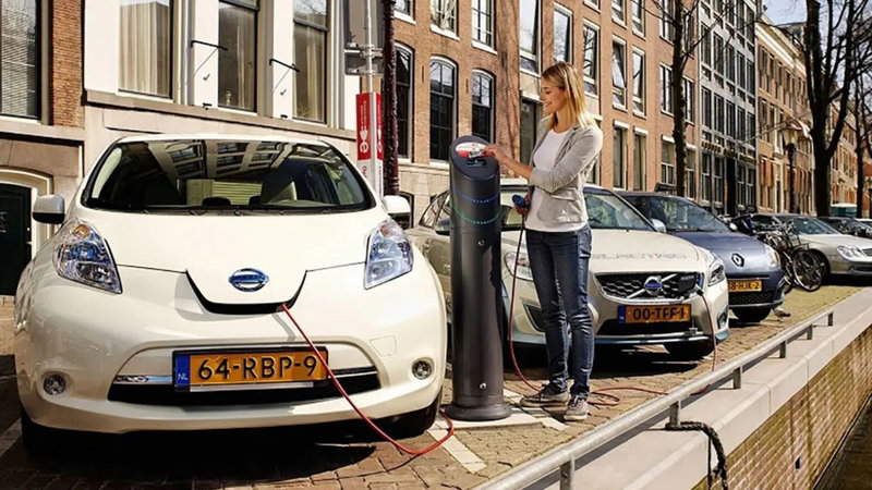 Isto é o futuro para quem tem carro elétrico: Portugal tem de copiar Amesterdão