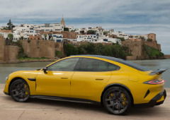 Já podes conduzir o Xiaomi SU7 Ultra em Portugal sem sair de casa