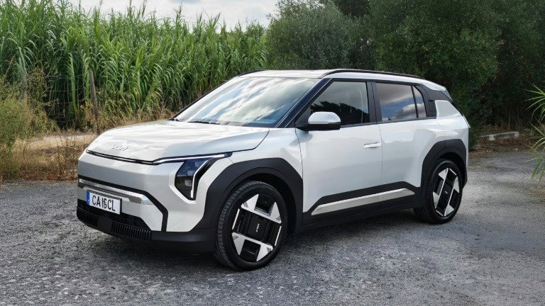 Conduzi o Kia EV3: carro elétrico com boa autonomia para toda a família