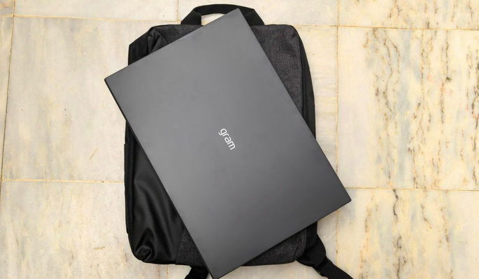 LG Gram com mochila