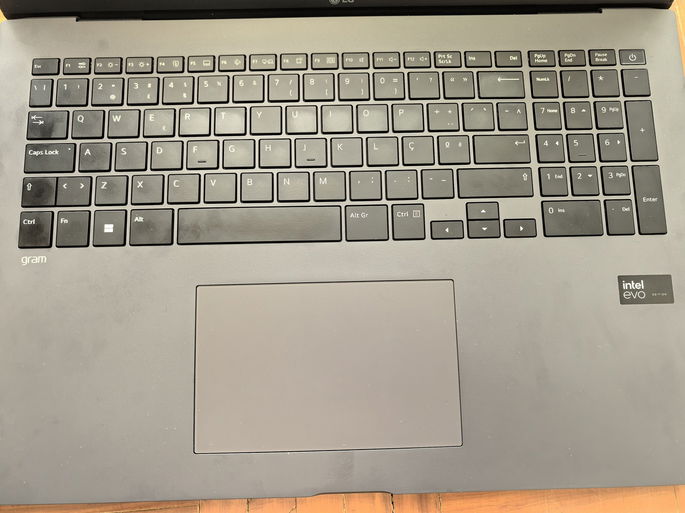 LG Gram 17 2024 teclado
