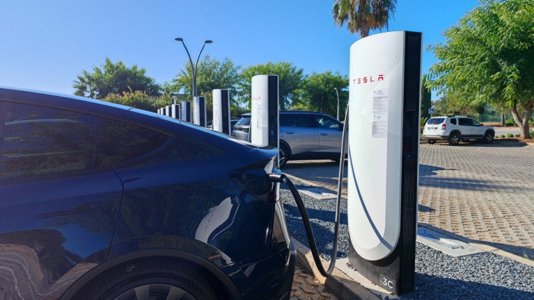 Depois de testar vários Tesla, a maior vantagem da marca não é a tecnologia