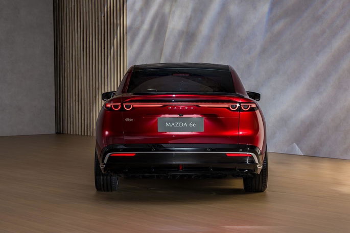 Mazda 6e ganha versão europeia e vai competir com o Tesla Model 3