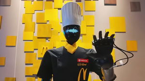 McDonald's na China já usa robôs humanoides no atendimento. É o futuro?