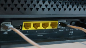 MEO, NOS, Vodafone ou Digi: 5 coisas que precisas de saber antes de mudar de operadora em casa