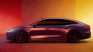 MG revela imagens do novo elétrico que vai entrar em guerra direta com o Xiaomi SU7