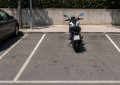 Motas podem estacionar nos lugares dos carros? Eis o que diz a lei