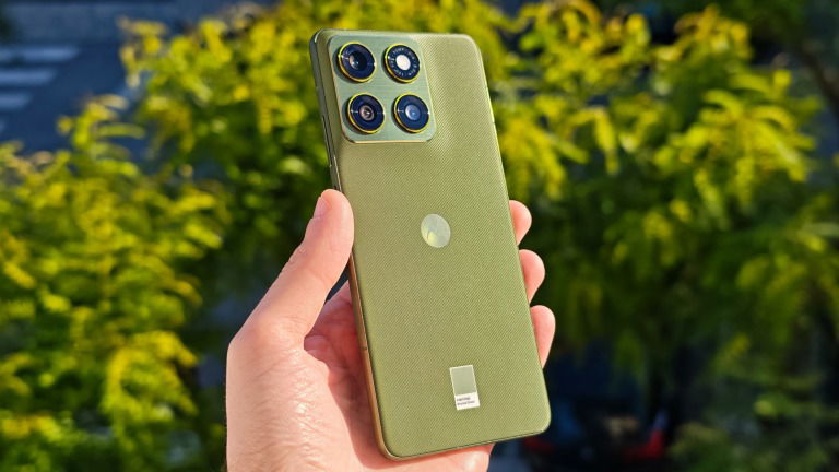 Motorola Edge 70 review: smartphone muito fino e leve, mas há um preço