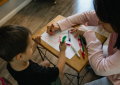 Muitos pais não sabem, mas há um apoio que pode baixar bastante o custo da creche e do ATL