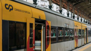 Muitos passageiros da CP desconhecem estas vantagens: uma delas permite viajar pela Europa