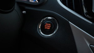 Muitos portugueses desligam esta função do carro sem saber isto